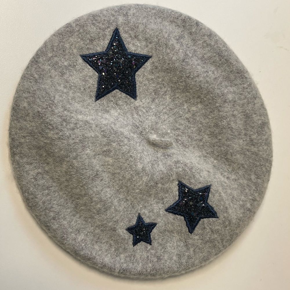Light Gray Wool Beret with Navy Blue Embroidered Glitter and Sequins Star